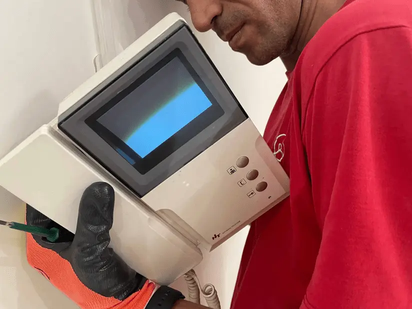 تعمیر و عیب یابی آیفون تصویری کوماکس